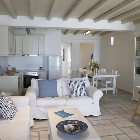 Beachfront 2Br Apartment - Free Parking Livadi  Extérieur photo