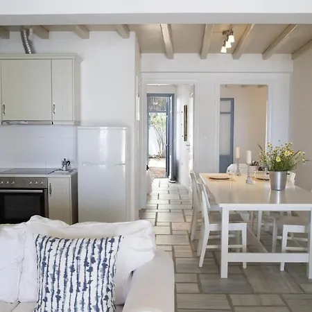 Beachfront 2Br Apartment - Free Parking Livadi  Extérieur photo