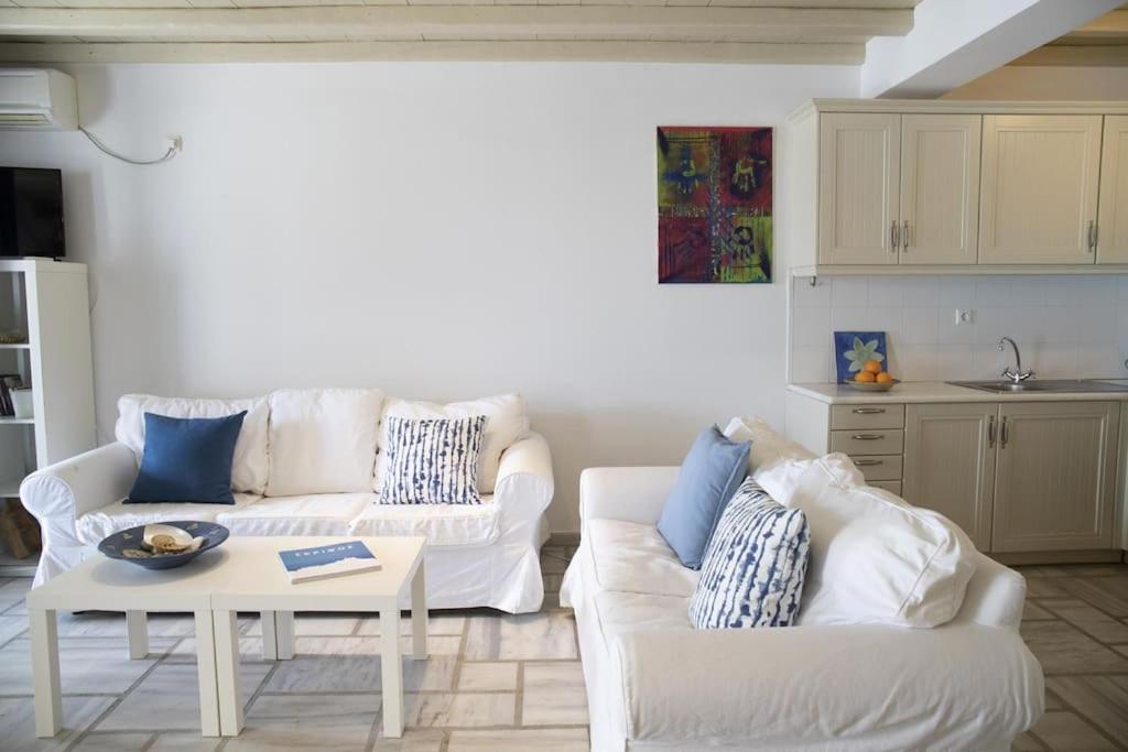 Beachfront 2br - Free Parking